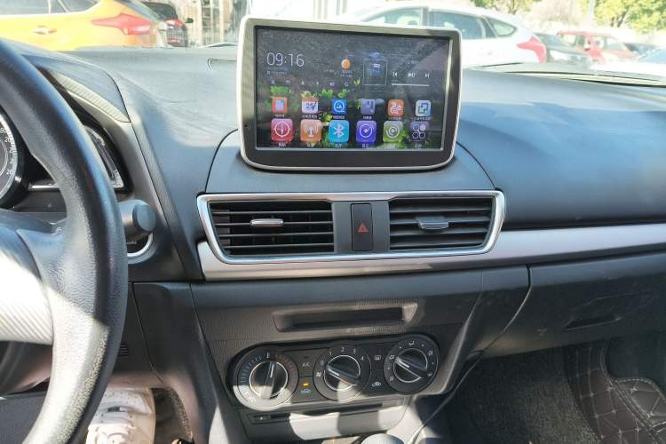 Used Mazda 3 Axela 2016 Hatchback 1.5L Automatic Comfort Model
