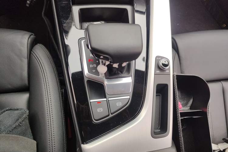 Used Audi A5 2024 Sportback 40 TFSI quattro Luxury Dynamic Model Gear Lever