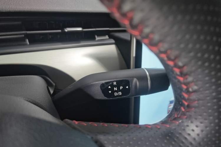 Used NETA V 2022 Long-Range Industry Custom Edition Gear Lever