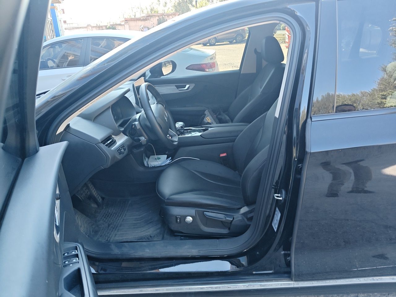 Hongqi E-QM5 2024 610 km PLUS — снимка 14