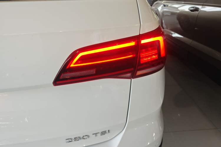 Used Volkswagen Tharu 2021 280TSI Two-Wheel Drive Trend Edition
