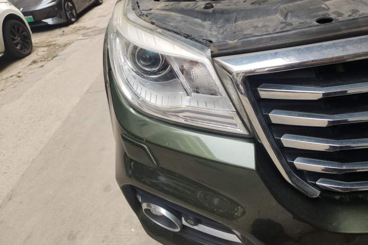 Used Haval H9 2017 2.0T Diesel 4x4 Premium 5-Seater Right Front Headlight