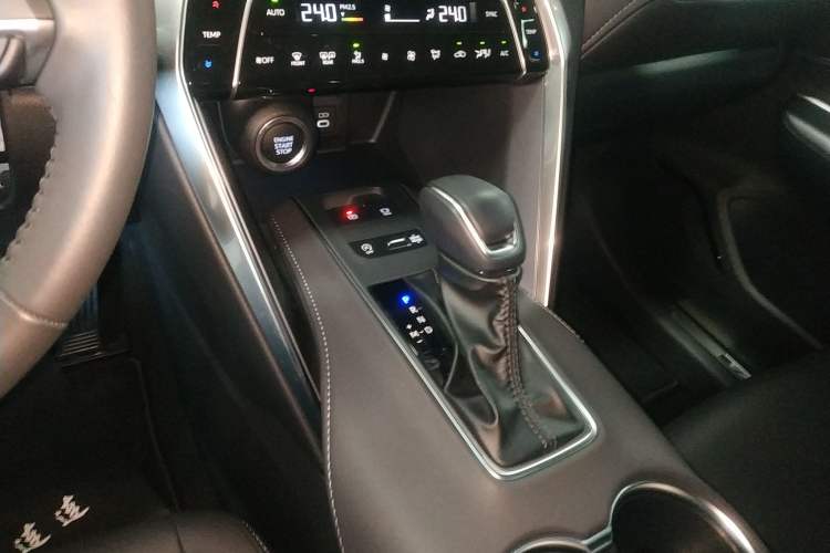 Used Toyota Venza 2023 2.0L CVT Two-Wheel Drive Luxury Edition Gear Lever