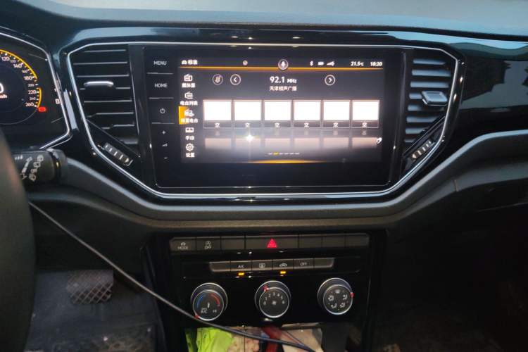 Used Volkswagen T-ROC 2021 280TSI DSG Two-Wheel Drive Comfort Connect Edition Audio And AC Panel