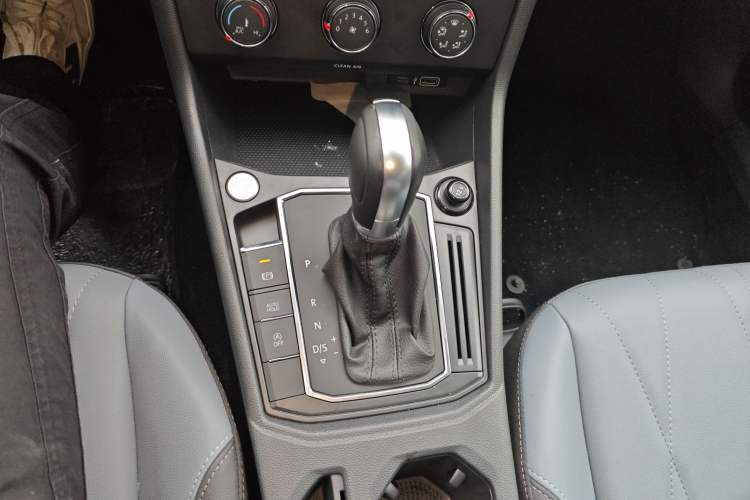 Used Volkswagen Lavida 2024 1.5L Automatic Starry Sky 5 Million Edition Gear Lever