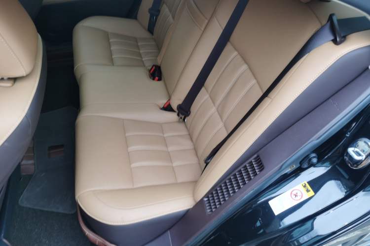 Used Lexus ES 2015 300h Comfort Edition Left Rear Seat
