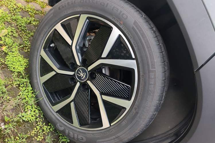 Used BYD Song L DM-i 2024 160 km Excellence Version Right Rear Wheel Hub