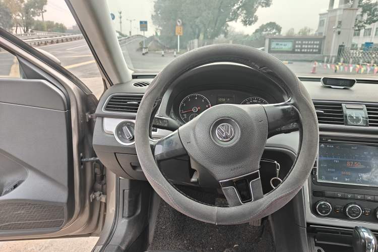Used Volkswagen Passat 2011 1.8TSI Automatic Prestige Edition Steering Wheel