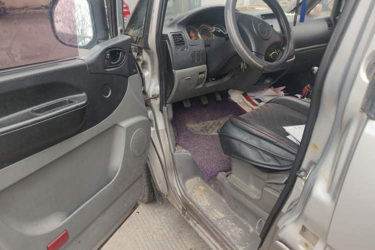 Used FORTHING Lingzhi 2012 Commercial Version 1.6L Special Offer Model Driver Seat