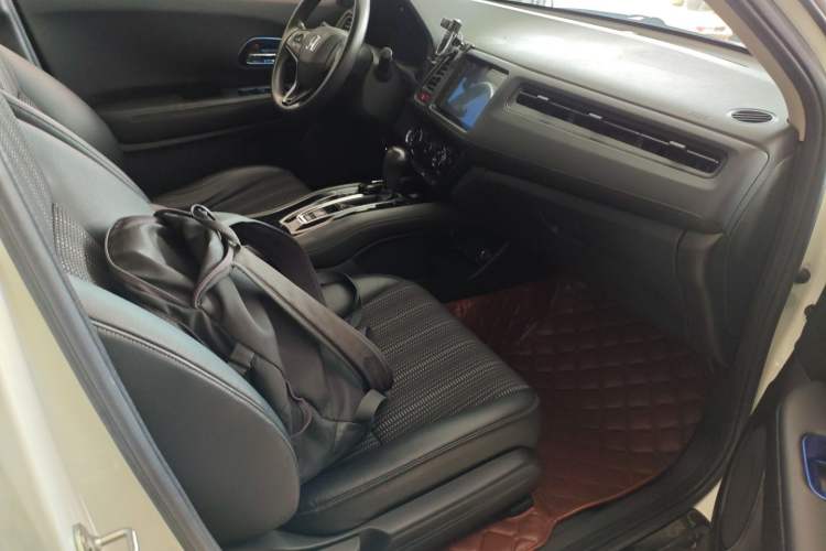 Used Honda Vezel 2017 1.8L CVT Front-Wheel Drive Pioneer Edition Right Front Seat