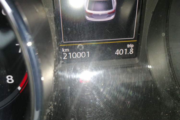 Used Volkswagen Tiguan L 2019 330TSI Automatic Two-Wheel Drive Panoramic Comfort Edition China VI Standard Odometer Close Up