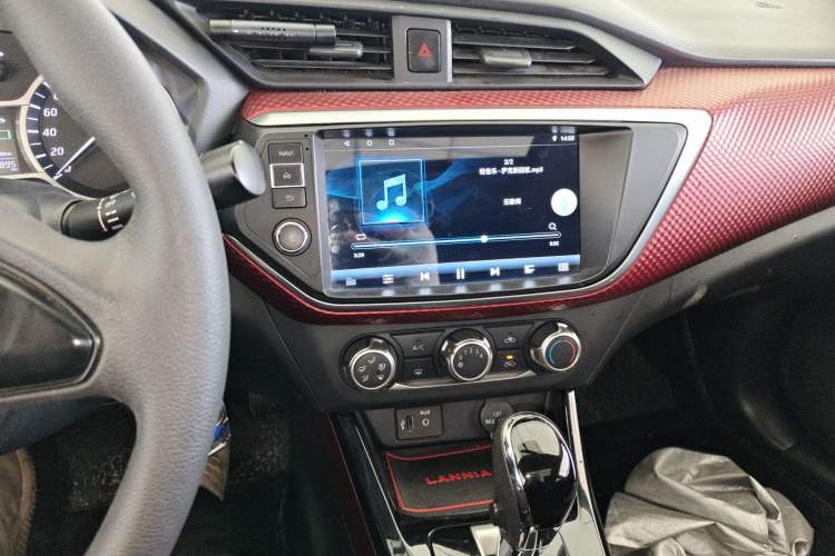 Used Nissan Lannia 2016 1.6L CVT Cool Edition Audio And AC Panel