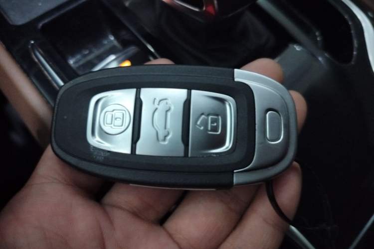 Used Hongqi E-QM5 2024 610 km PLUS
