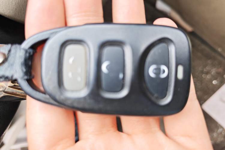 Used FORTHING Lingzhi 2016 M3L 1.6L 7-Seater Standard Model Vehicle Key