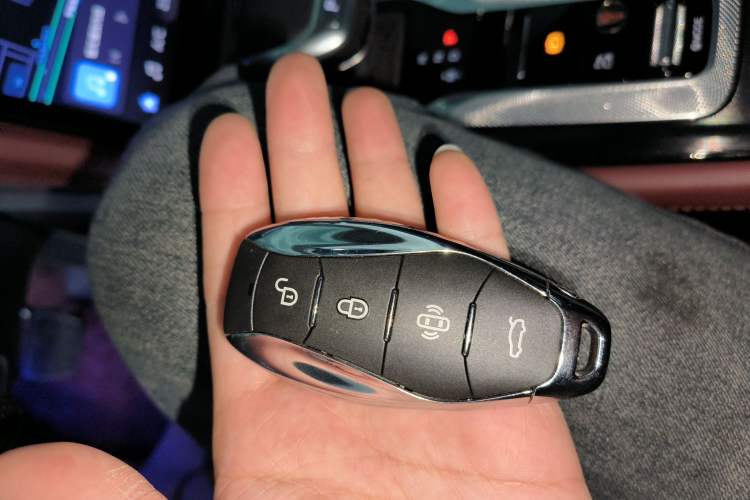 Used Hongqi H5 2023 2.0T Automatic Smart Connect Flagship Edition
