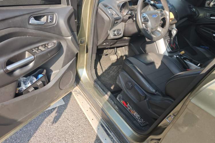 Used Ford Kuga 2013 1.6L GTDi Two-Wheel-Drive Trend Model