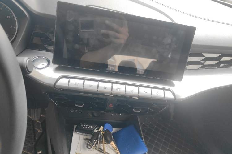 Used MG 5 2023 180 DVVT Manual Fashion Edition
