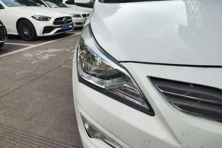Used Hyundai Verna (older generation) 2014 1.4L Manual Smart GLS Trim