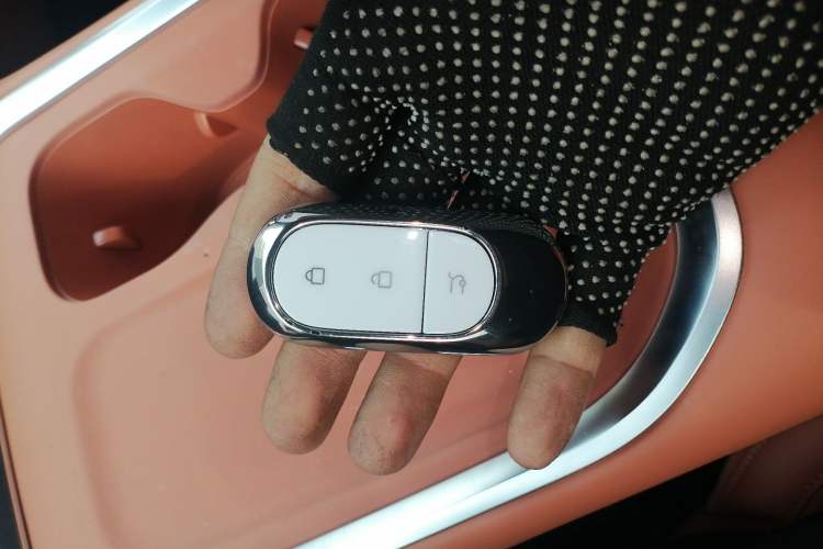 Used Leapmotor C16 2026 Extended-Range 280 LiDAR Zhizun Edition 5 Seats Vehicle Key