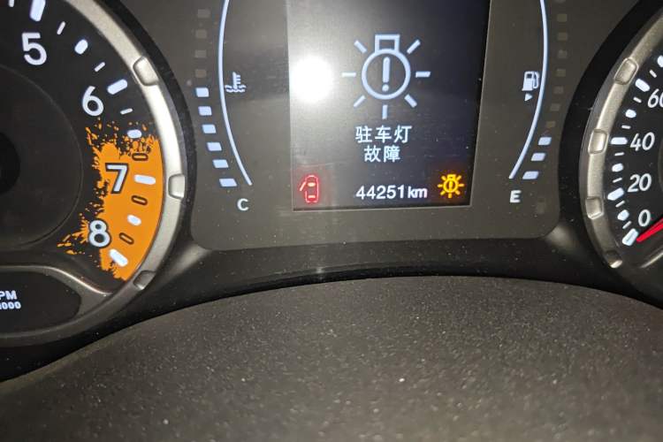 Used Jeep Renegade 2017 180T Automatic High-Energy Version Odometer Close Up