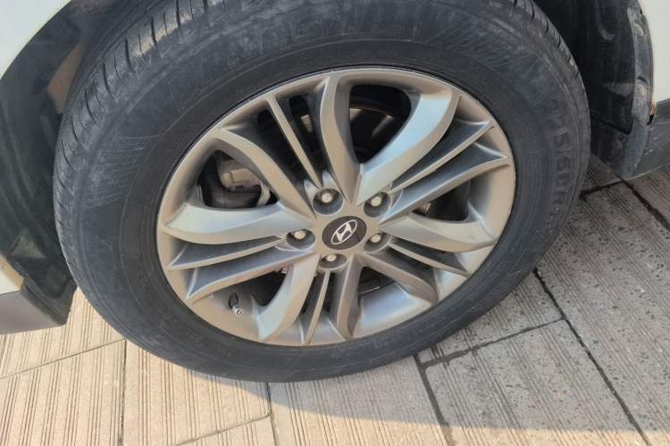 Used Hyundai ix35 2013 2.0L Automatic Two-Wheel Drive Smart GLS China IV Standard
