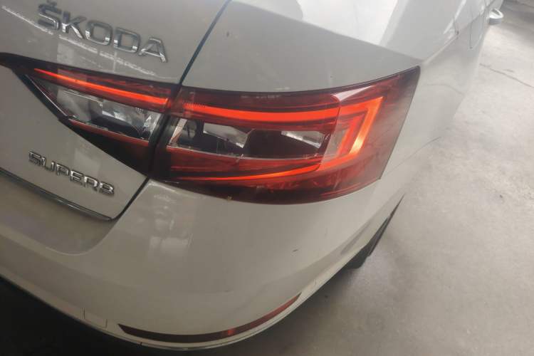 Used Skoda Superb 2016 TSI330 DSG Smart Drive Edition Right Rear Taillight