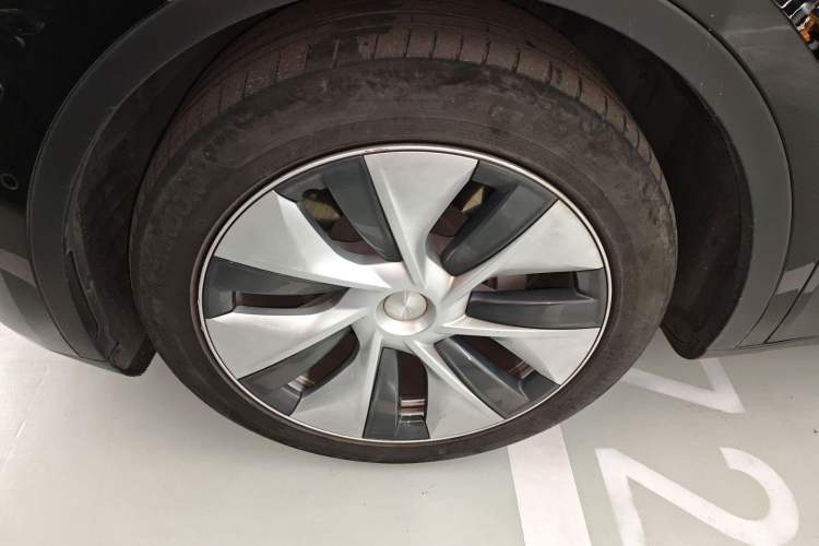 Used Tesla Model Y 2021 Standard Range Rear-Wheel Drive Version Left Front Wheel Hub