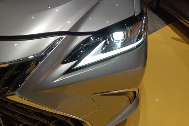 Used Lexus ES 2022 200 Excellence Edition