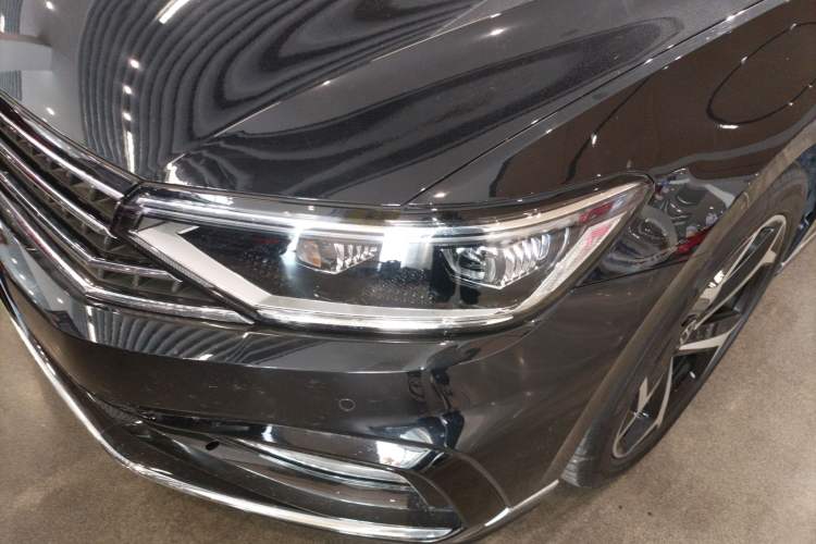 Used Volkswagen Magotan 2023 2 Million Units Limited Edition 330TSI DSG Leading Version