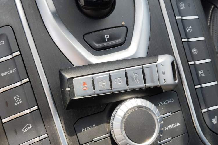 Used Wey VV6 2020 2.0T Two-Wheel Drive Smart Protection+
