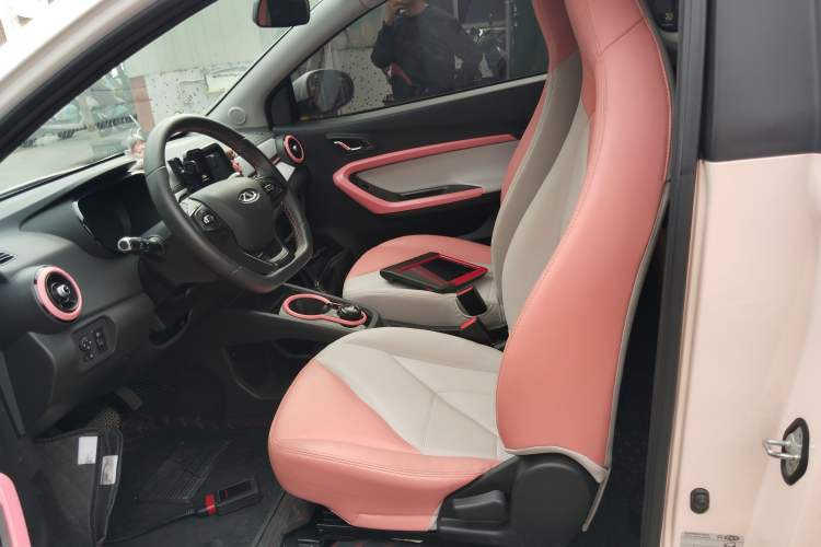 Used Chery Little Ant 2022 Sweet Pink Edition Half-Sugar Version Lithium Iron Phosphate 29.2 kWh 30 kW 301 km