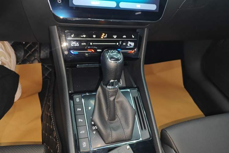 Used Skoda Superb 2023 Facelifted TSI280 DSG Luxury Edition
