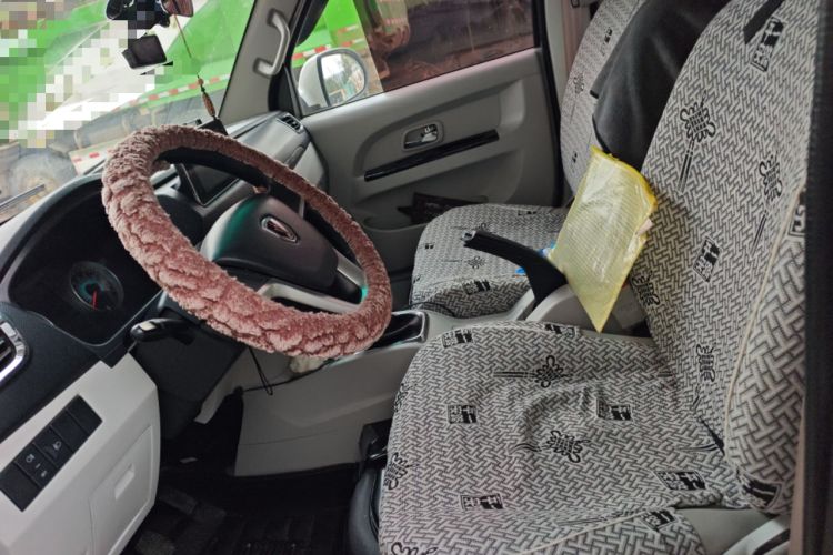 Used Jinbei New Hiace S 2023 1.5L Wealth Edition Passenger Van 5/6/7-Seater Central Air Conditioning Version SWC15M
