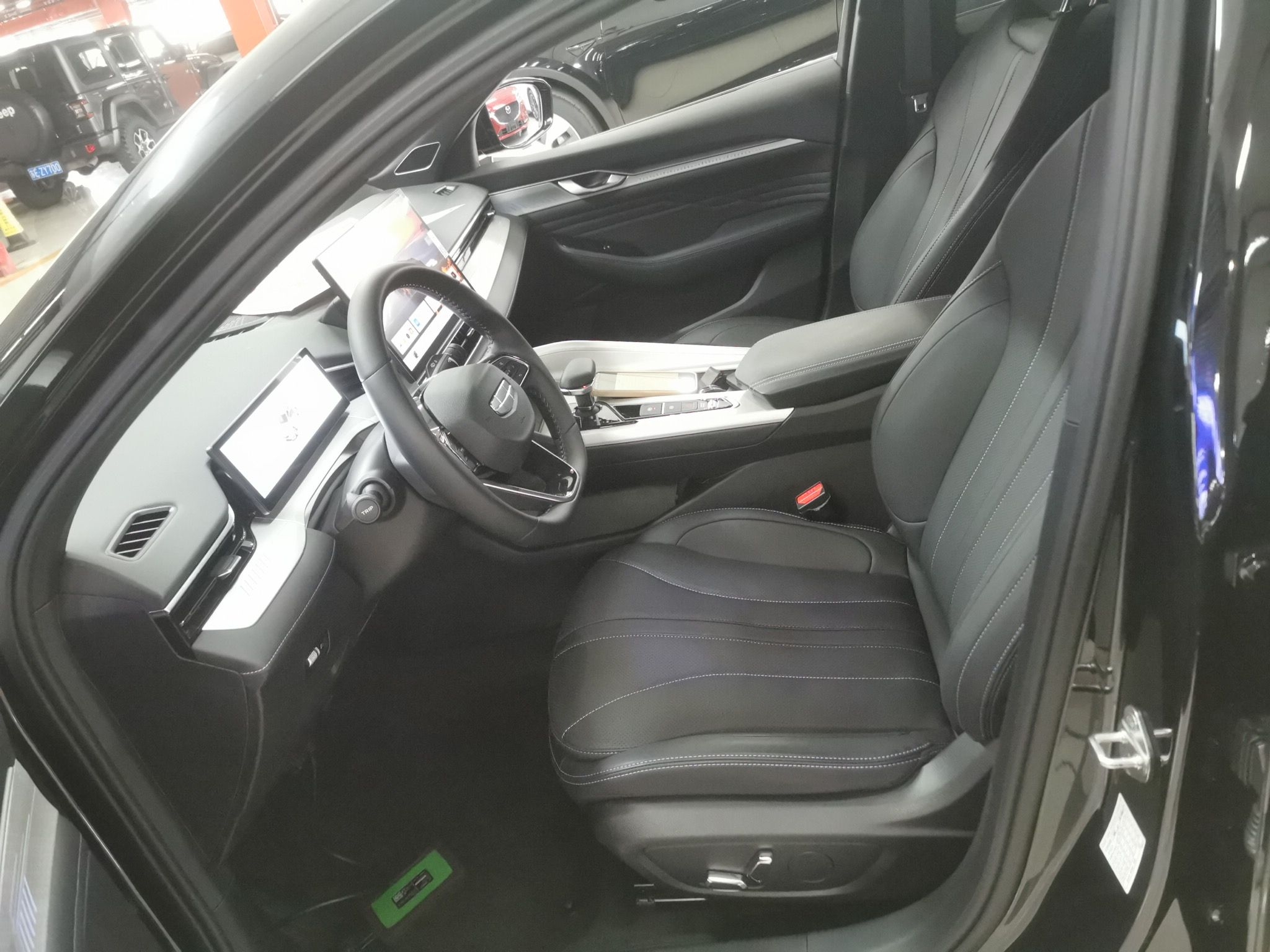 المقاعد الأمامية داخل السيارة