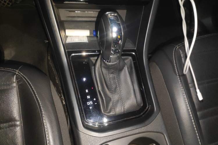 Used Volkswagen Touran 2016 Volkswagen Touran L 280TSI DSG Comfort Edition Gear Lever