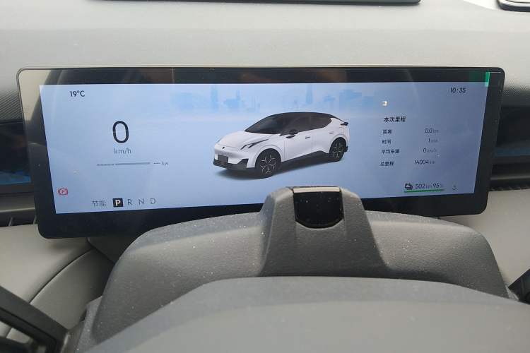 Used Lynk & Co Z20 2025 530 km Range Rear-Wheel Drive Max Odometer Close Up