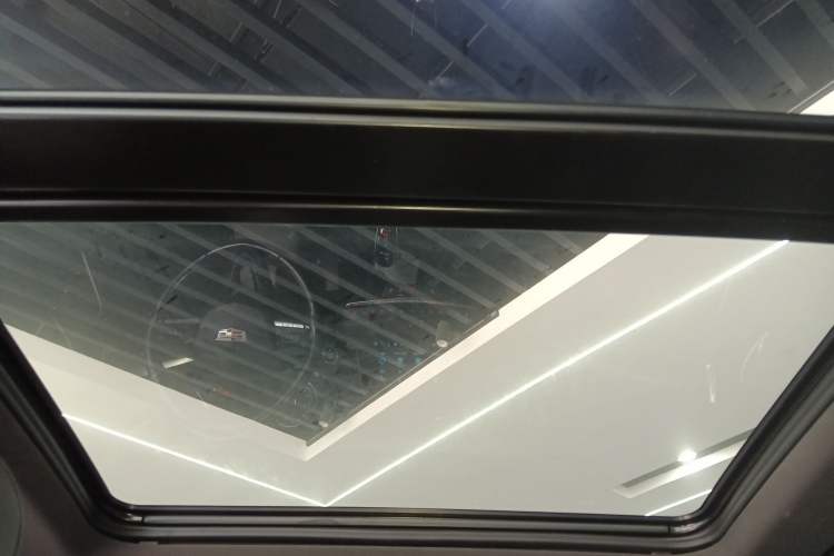 Used Cadillac XT4 2021 28T Two-Wheel Drive Luxury Version Headliner