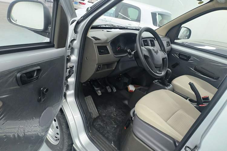 Used Wuling Rongguang S 2023 1.5L Base Version 5/7 Seats Driver Seat