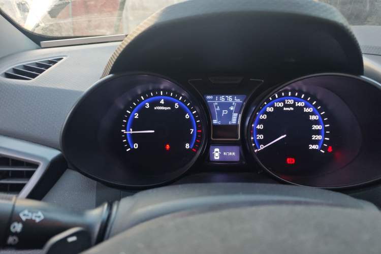 Used Hyundai Veloster 2012 1.6T Automatic Luxury Edition Instrument Cluster
