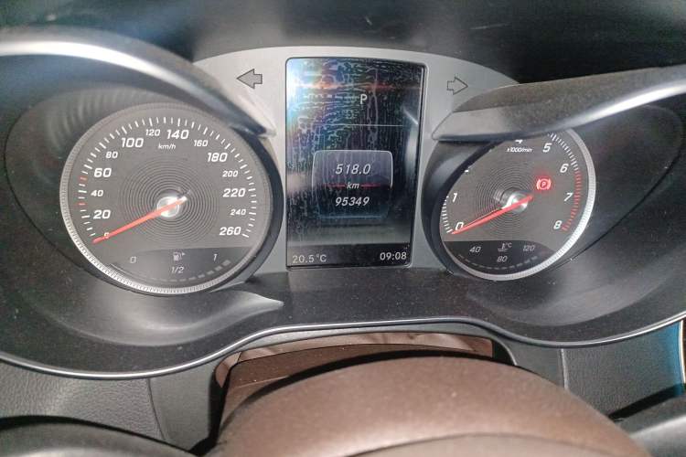 Used Mercedes-Benz GLC 2017 GLC 260 4MATIC Luxury Model Odometer Close Up