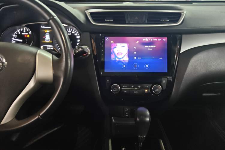 Used Nissan X-Trail 2014 2.0L CVT Comfort Edition 2WD Audio And AC Panel