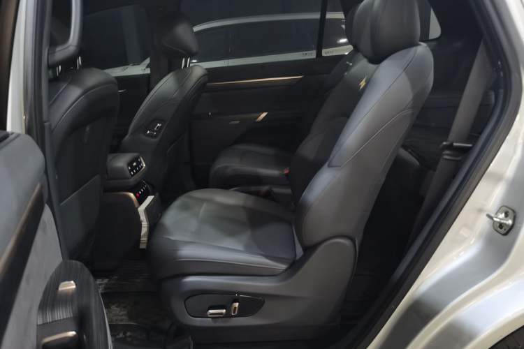 Used Dongfeng eπ eπ008 2024 210Max Range-Extended Version 6 Seats Left Rear Seat