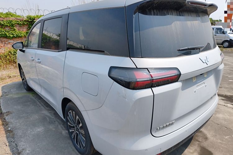 Used Wuling Starlight 730 2025 Model Pure Electric 500km Luxury Edition
