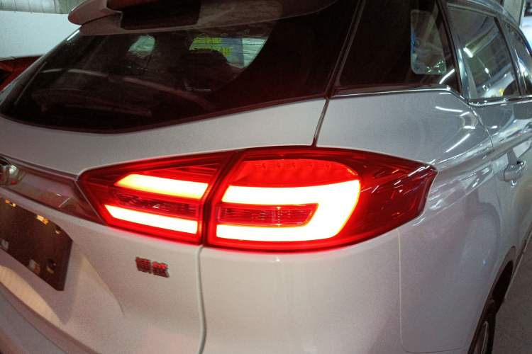 Used Geely Auto Emgrand X7 Sport 2016 1.8TD Automatic ZhiZun Version
