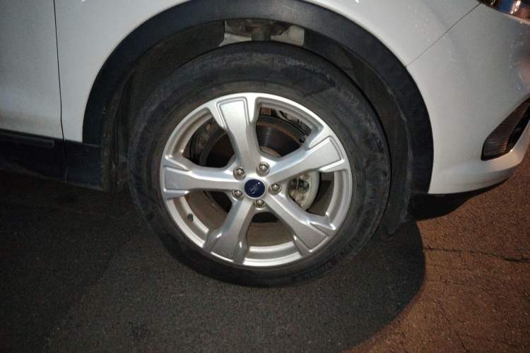 Used Ford Kuga 2018 EcoBoost 180 Two-Wheel-Drive Luxury Wing Edition Right Front Wheel Hub