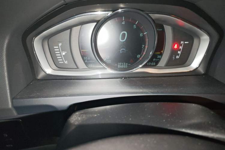 Used Volvo V60 2015 T5 Zhiya Edition Odometer Close Up