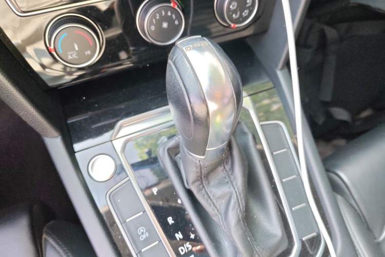 Used Volkswagen Magotan 2019 280TSI DSG Leading Model China VI Standard Gear Lever