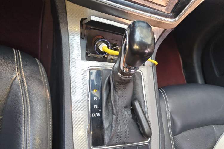 Used Roewe RX5 2016 20T Two-Wheel Drive Automatic Internet Smart Edition Gear Lever