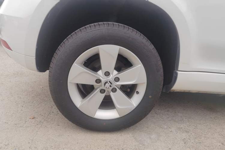 Used Skoda Yeti 2017 TSI280 DSG Advanced Edition Right Rear Wheel Hub