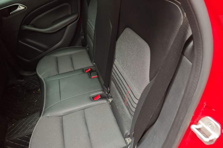 Used Mercedes-Benz B-Class 2015 B 200 Sport Edition Left Rear Seat